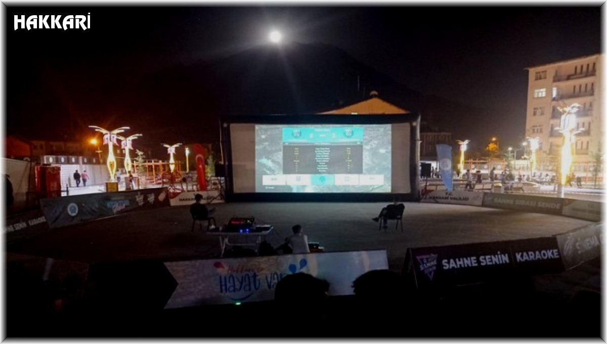 Hakkari'de vatandaşlara 'Pes Turnuvası' izletildi