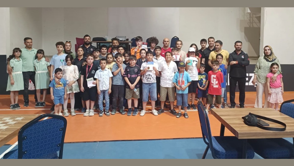 Hakkâri'de "Yıldırım Satranç İl Birinciliği Turnuvası" tamamlandı