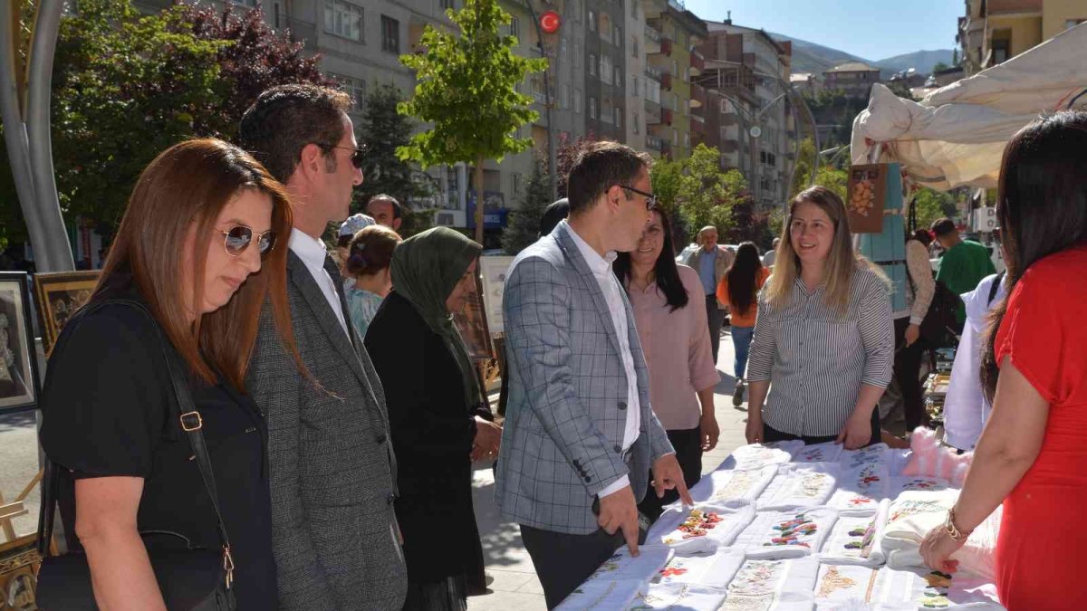Hakkari'de yılsonu sergisine büyük ilgi