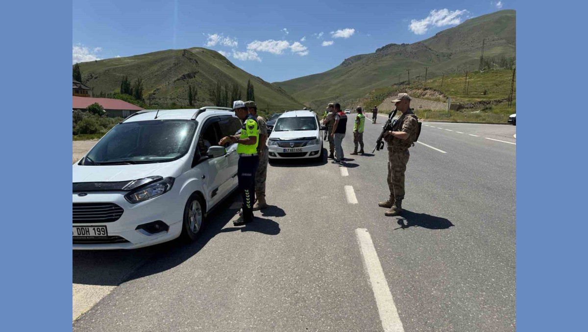 Hakkâri'de yol uygulaması, 5 sürücüye ceza