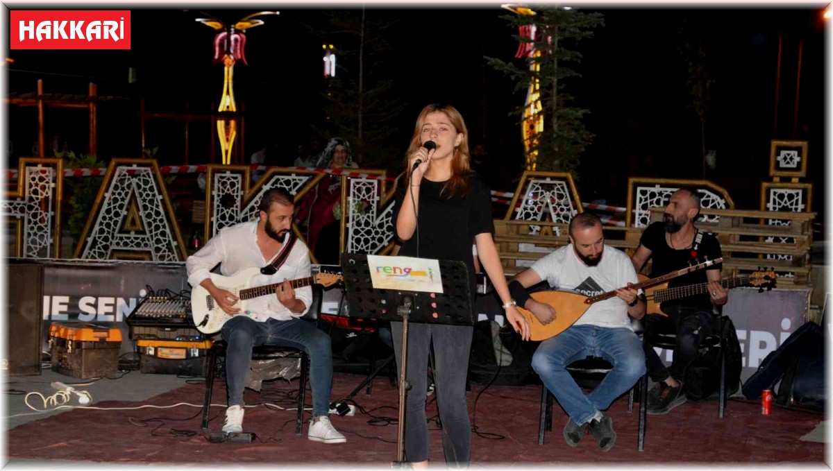 Hakkari'deki etkinliklere Aleyna damgasını vurdu