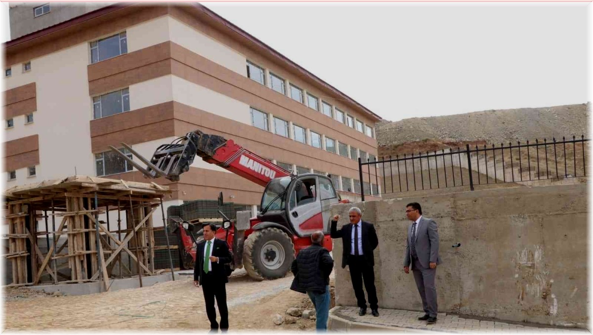 Hakkari'deki okul inşaatları hızla tamamlanıyor