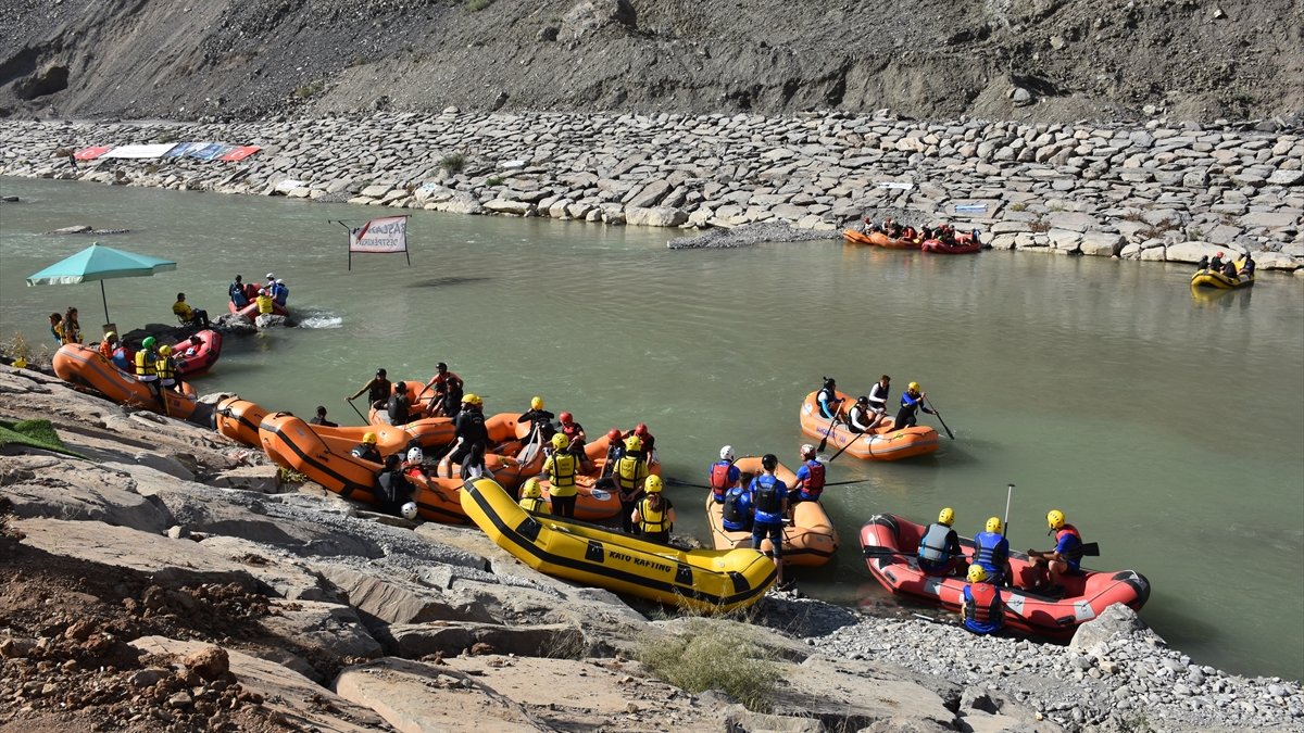 Hakkari'deki Türkiye Rafting Şampiyonası'nın 2. ayağında ikinci gün müsabakaları tamamlandı