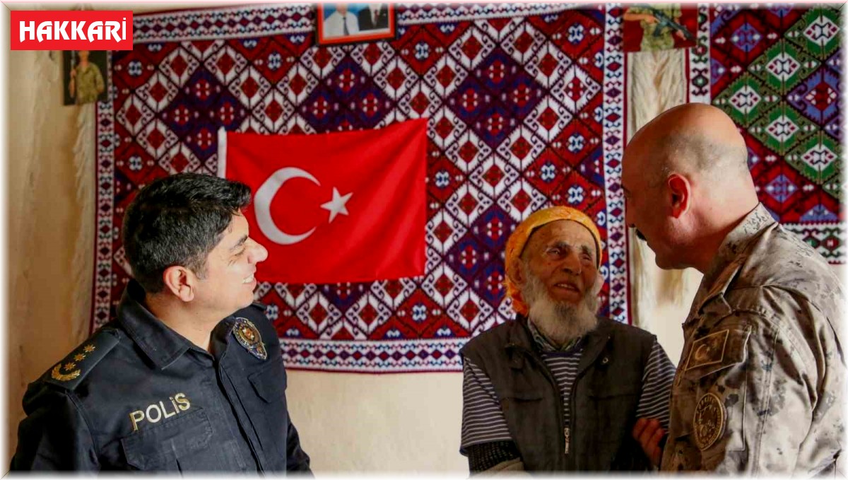 Hakkari Emniyet Müdürü Pınar'dan 99'luk çınara ziyaret