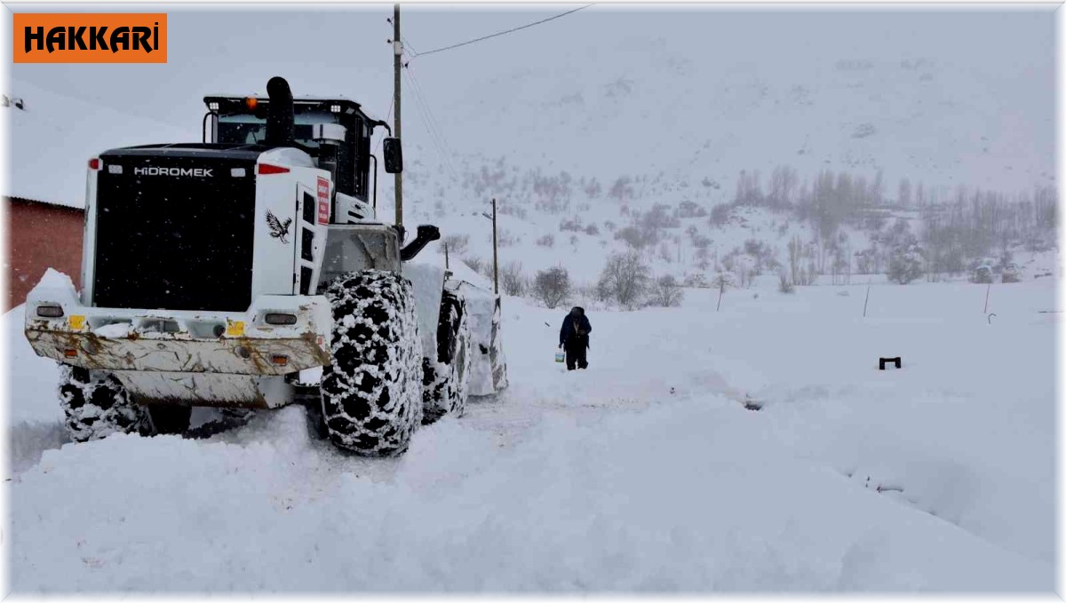 Hakkari İl Özel İdaresi; karla mücadele çalışması başlattı