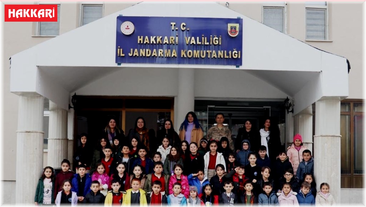 Hakkari jandarmadan öğrencilere sinema etkinliği sürprizi