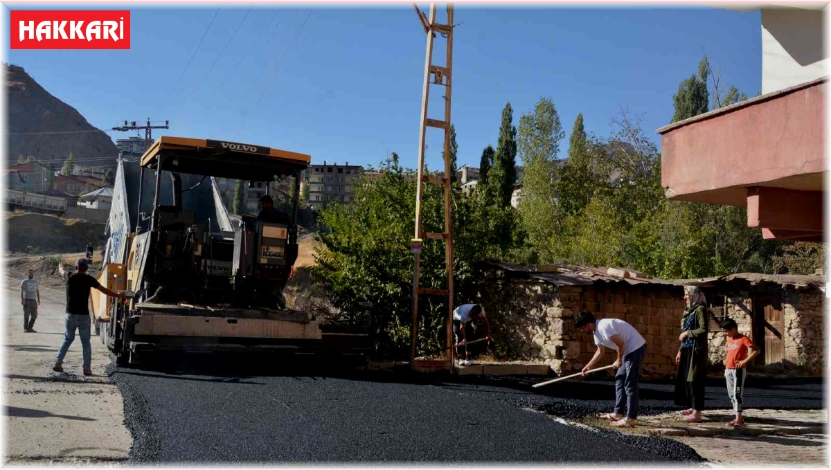 Hakkari kantar ve medresede asfalt çalışması