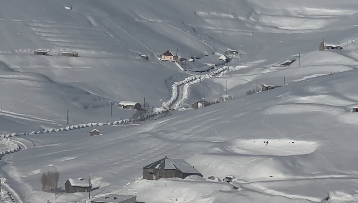Hakkari kar yağışı: 51 yerleşim yerinin yolu kapandı