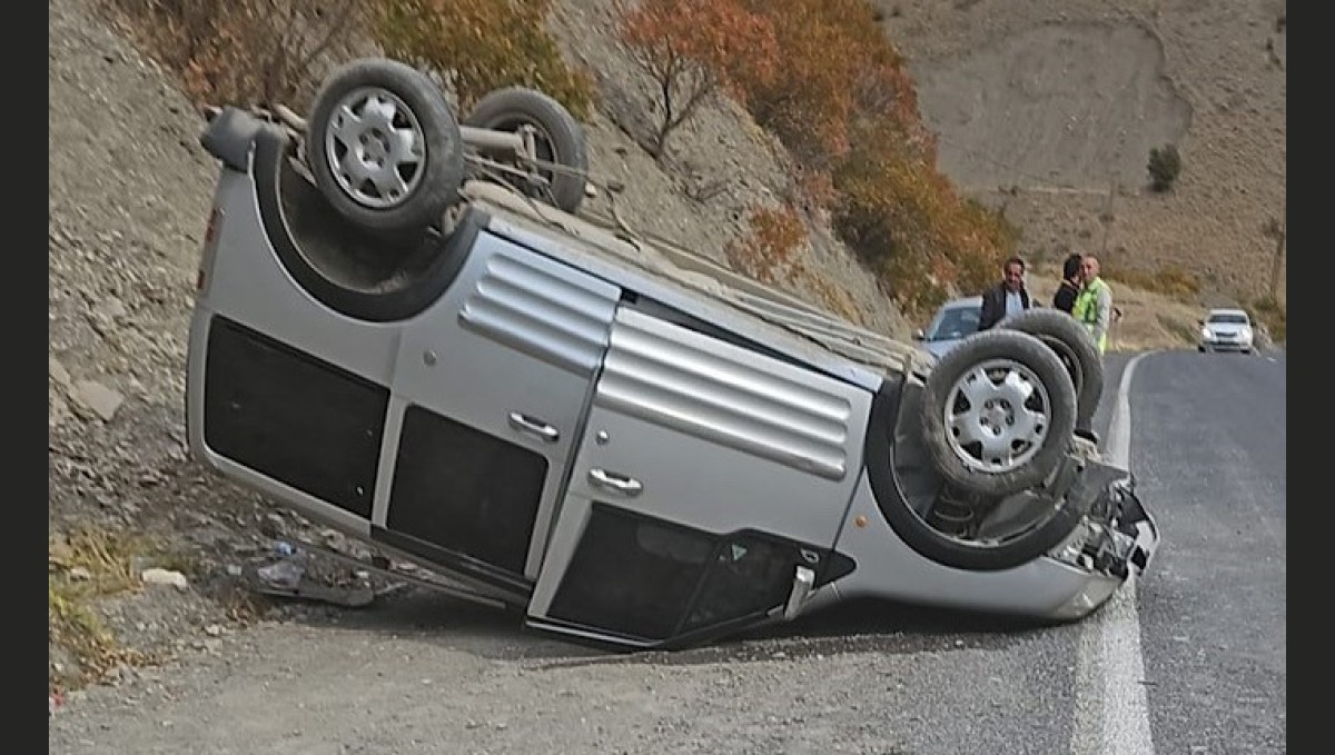 Hakkari karayolunda trafik kazası: 2 yaralı