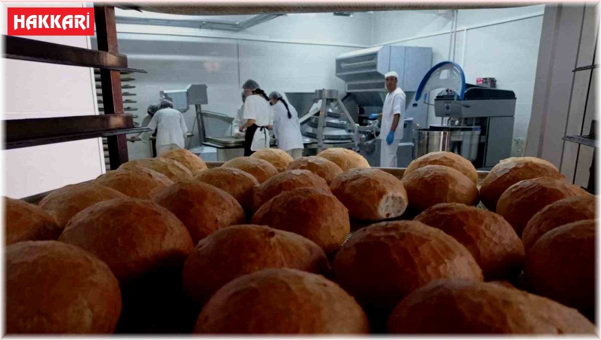 Hakkari Meslek Lisesi'nde günde 6 bin adet ekmek üretiliyor