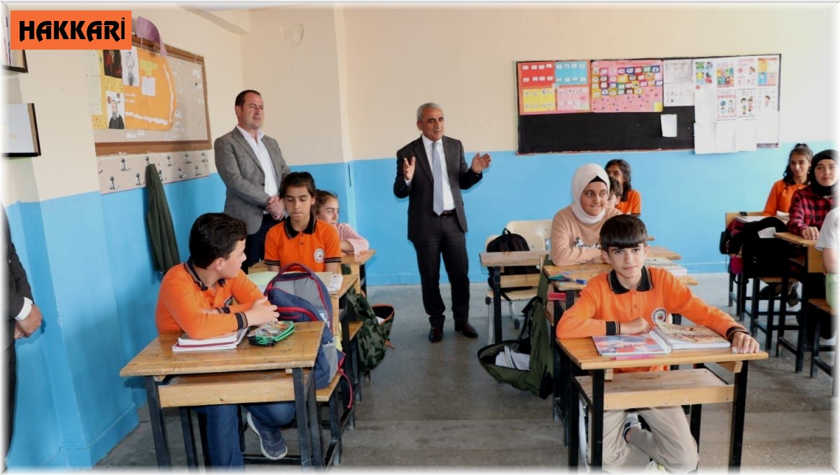 Hakkari milli eğitim yöneticileri sahada