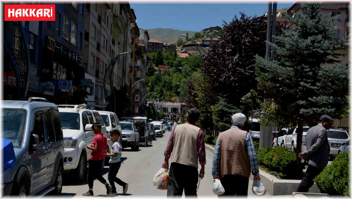 Hakkari'nin en işlek caddesi bayram için trafiğe kapatıldı