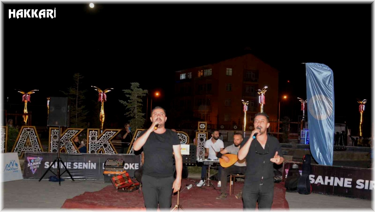 Hakkari'nin ünlü sanatçıları kent parkta sahne aldı