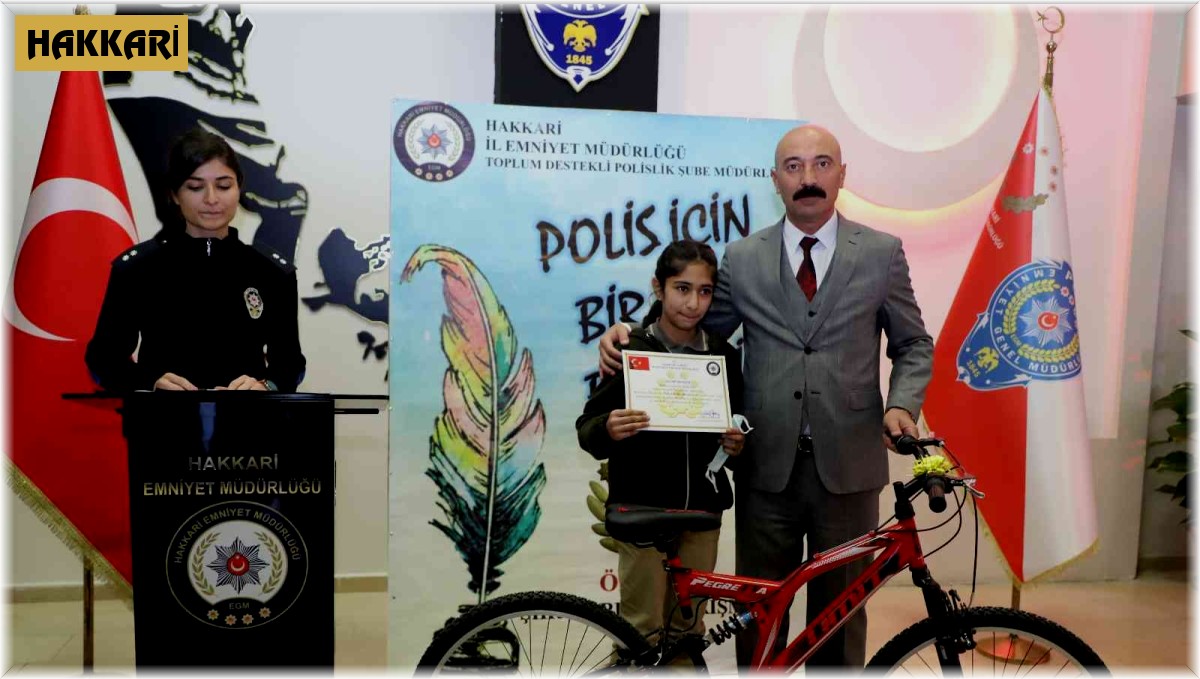 Hakkari polisi başarılı öğrencileri ödüllendirdi