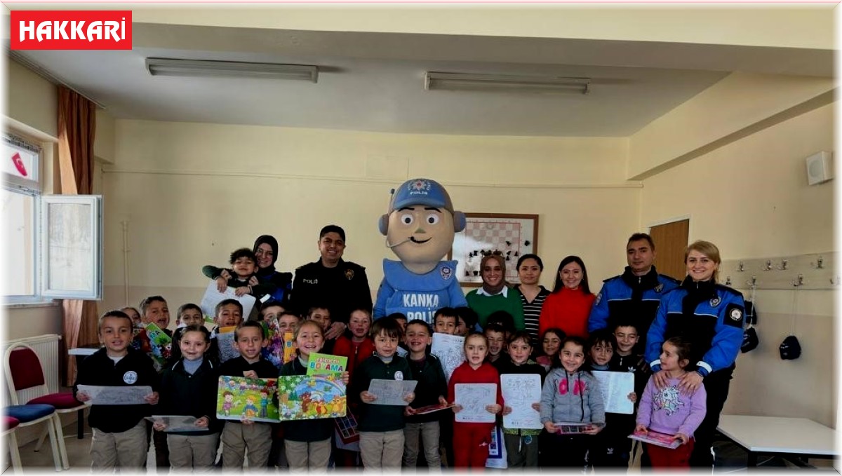 Hakkari polisi çocuklara unutulmaz bir gün yaşattı
