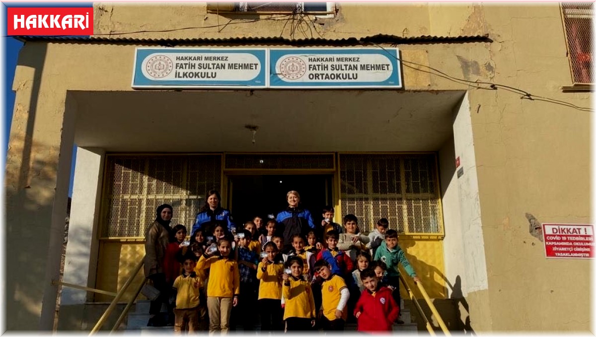 Hakkari polisi, öğrencilerle animasyon film izledi