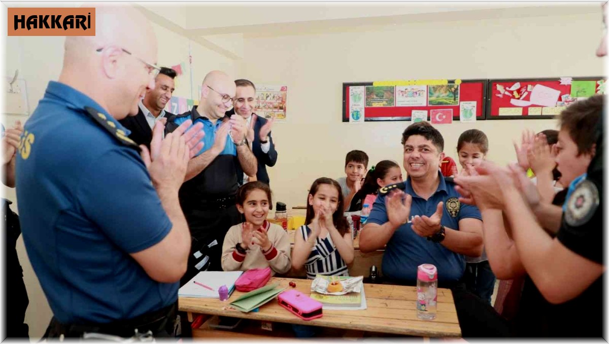 Hakkari polisi sevmeye ve sevindirmeye devam ediyor