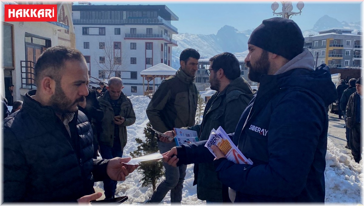 Hakkari polisi 'Siberay' bilgilendirme broşürü dağıttı