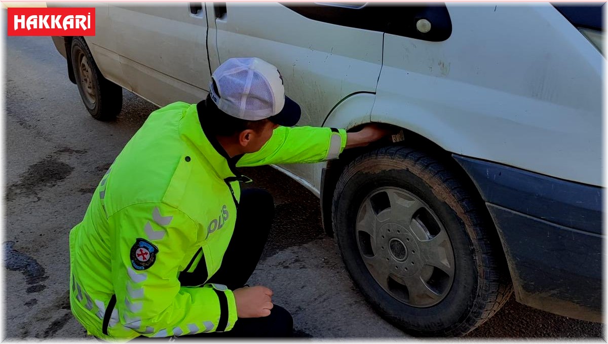 Hakkari polisi trafik tedbirlerine elden bırakmıyor