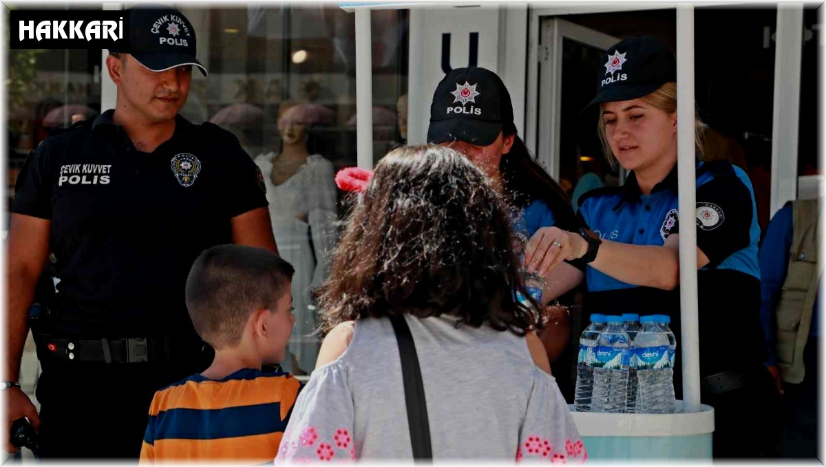 Hakkari polisinden vatandaşa ikram