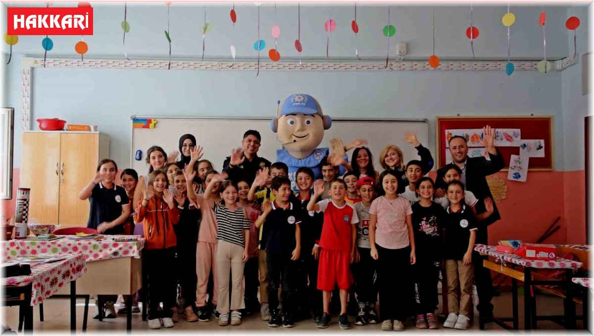 Hakkari polisinin eğitime desteği sürüyor