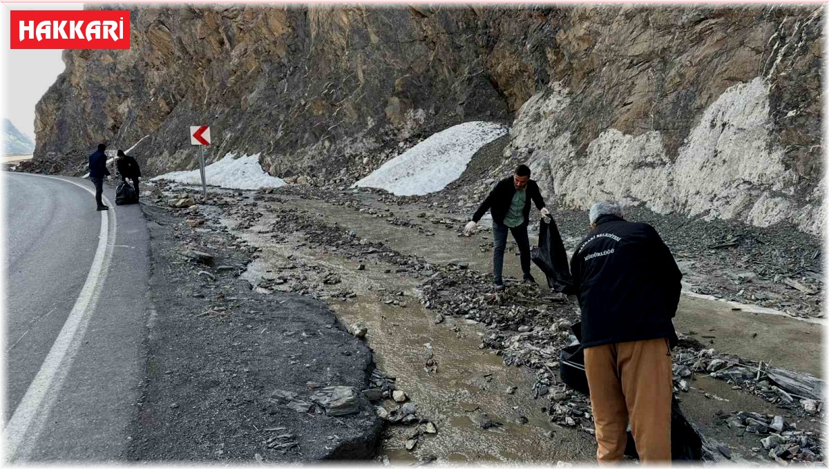 Hakkari şehir girişi çöplerden arındırıldı