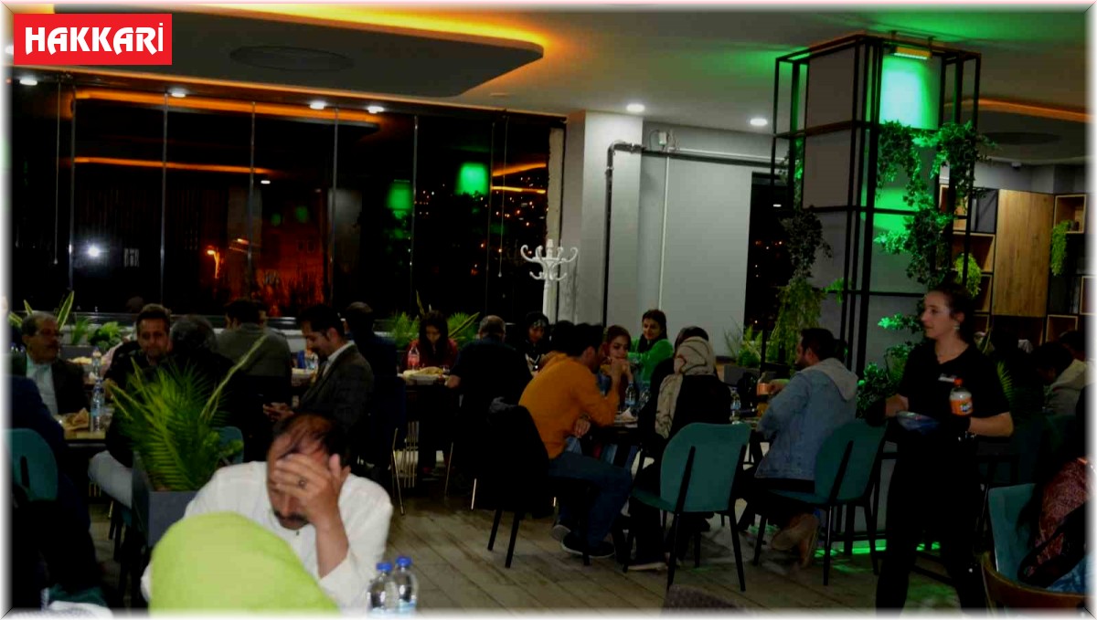 Hakkari Valiliği İranlıları yemekte ağırladı