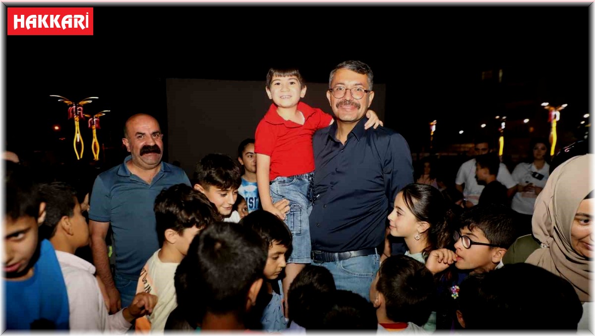 Hakkari Valisi Ali Çelik'e sevgi seli