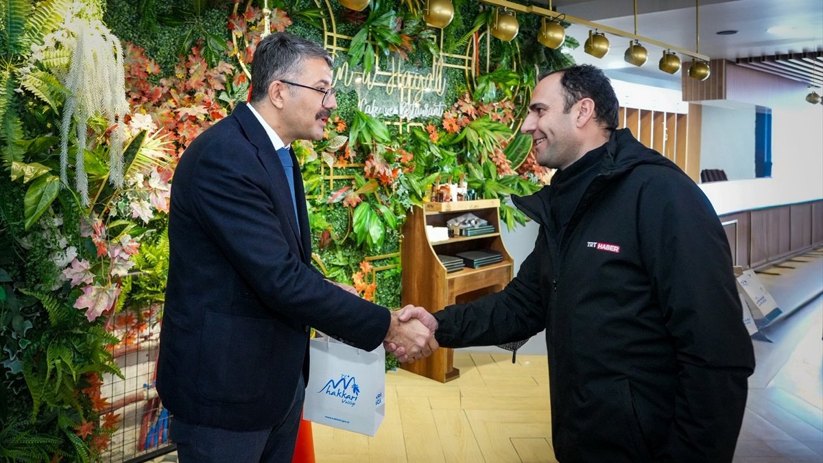 Hakkari Valisi Çelik, basın mensuplarıyla bir araya geldi
