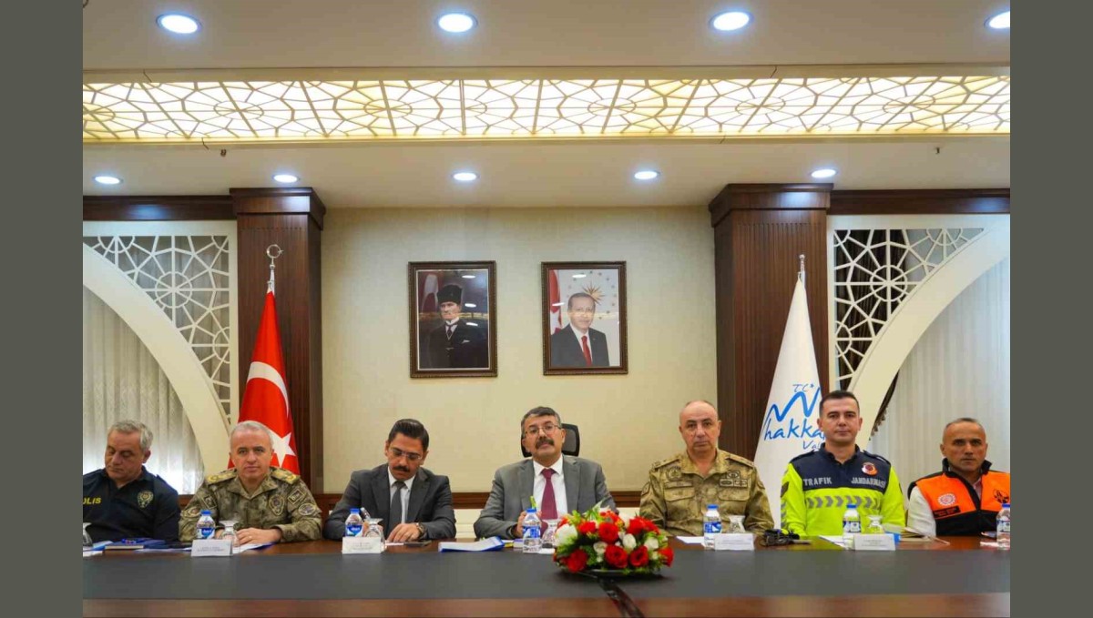 Hakkari Valisi Çelik trafik güvenliği toplantısına katıldı