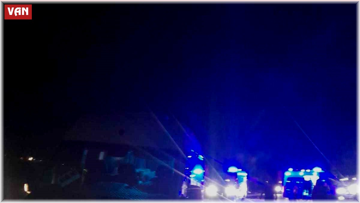 Hakkari-Van kara yolunda trafik kazası: 10 yaralı