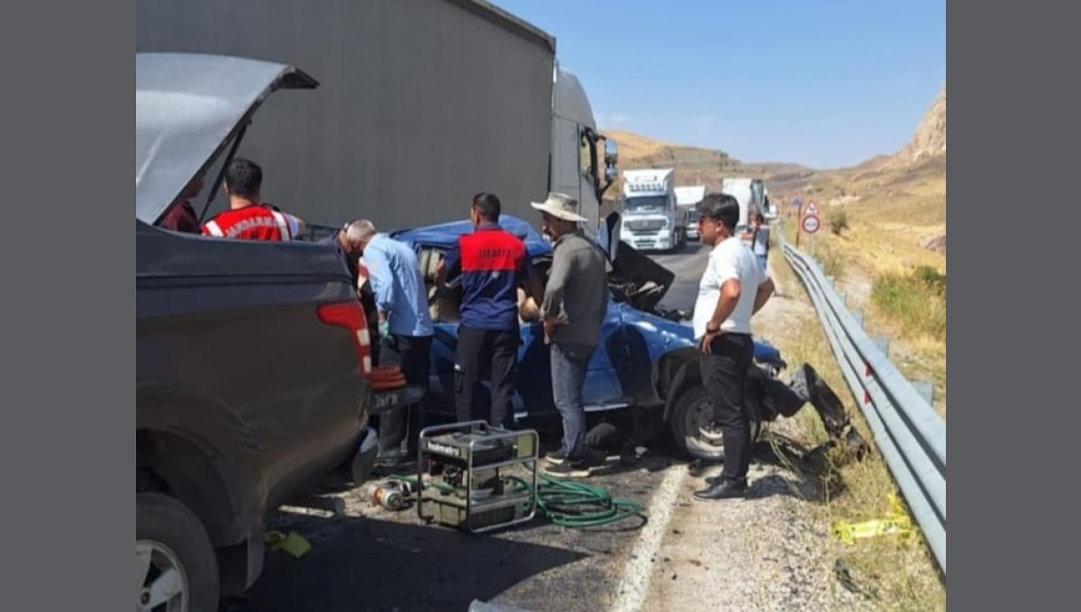 Hakkari-Van karayolunda feci kaza: 3 ölü, 2 yaralı