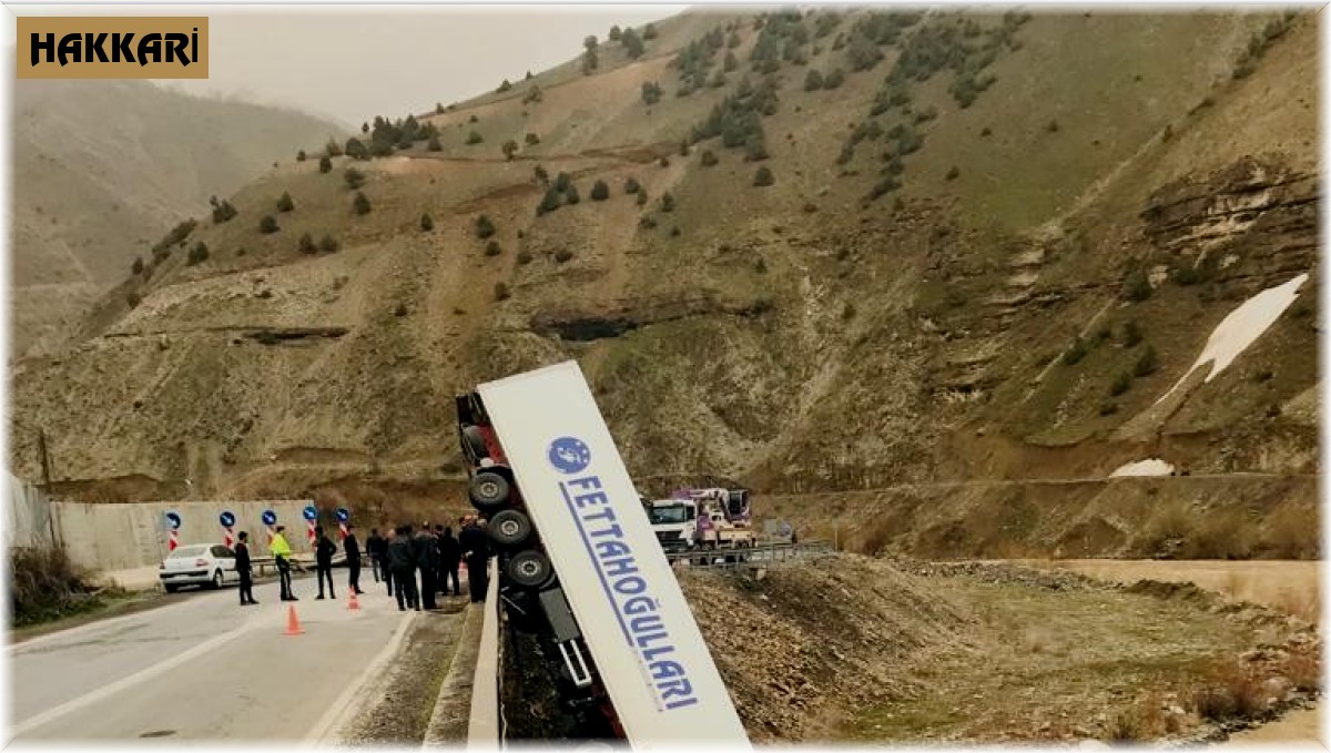 Hakkari-Van karayolunda kaza; 1 yaralı