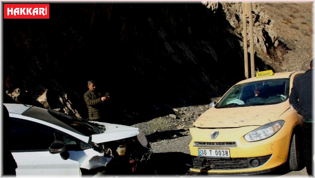 Hakkari-Van karayolunda trafik kazası 7 kişi yaralı
