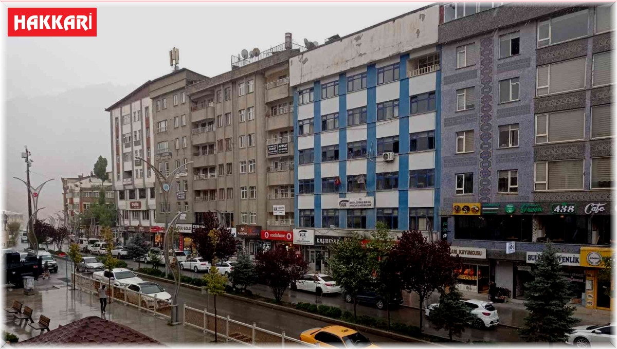 Hakkari'ye aylar sonra yağmur yağdı