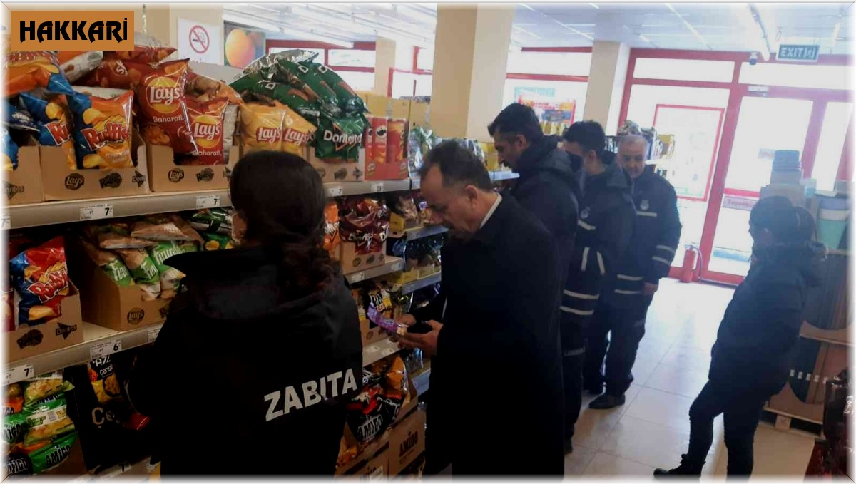 Hakkâri zabıtası tarihi geçmiş ürünleri imha etti