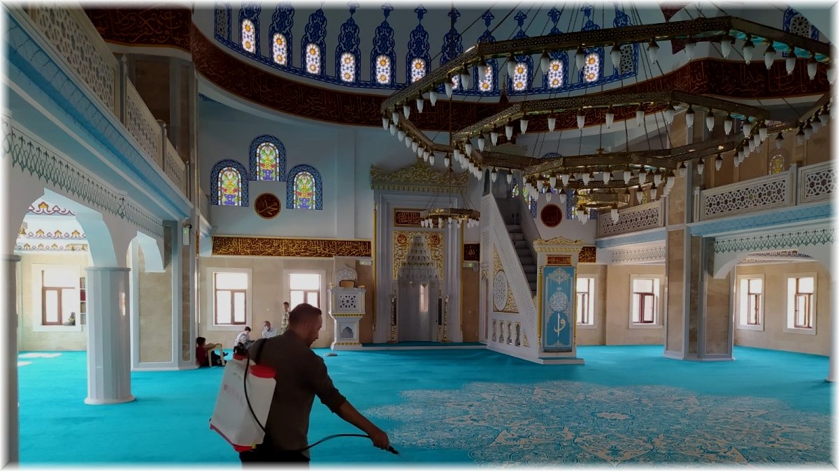 Hakkari’de camiler dezenfekte edildi