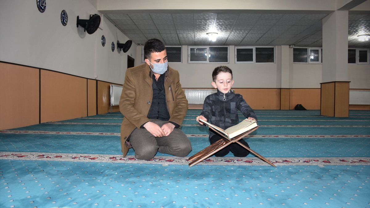 Hakkarili Abdulselam 4 yaşında Kuran-ı Kerim'i hatmetti
