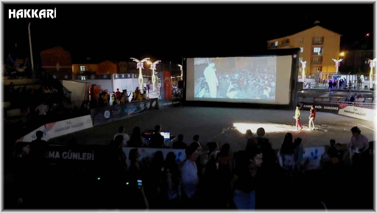 Hakkarili çocukların sahne heyecanı