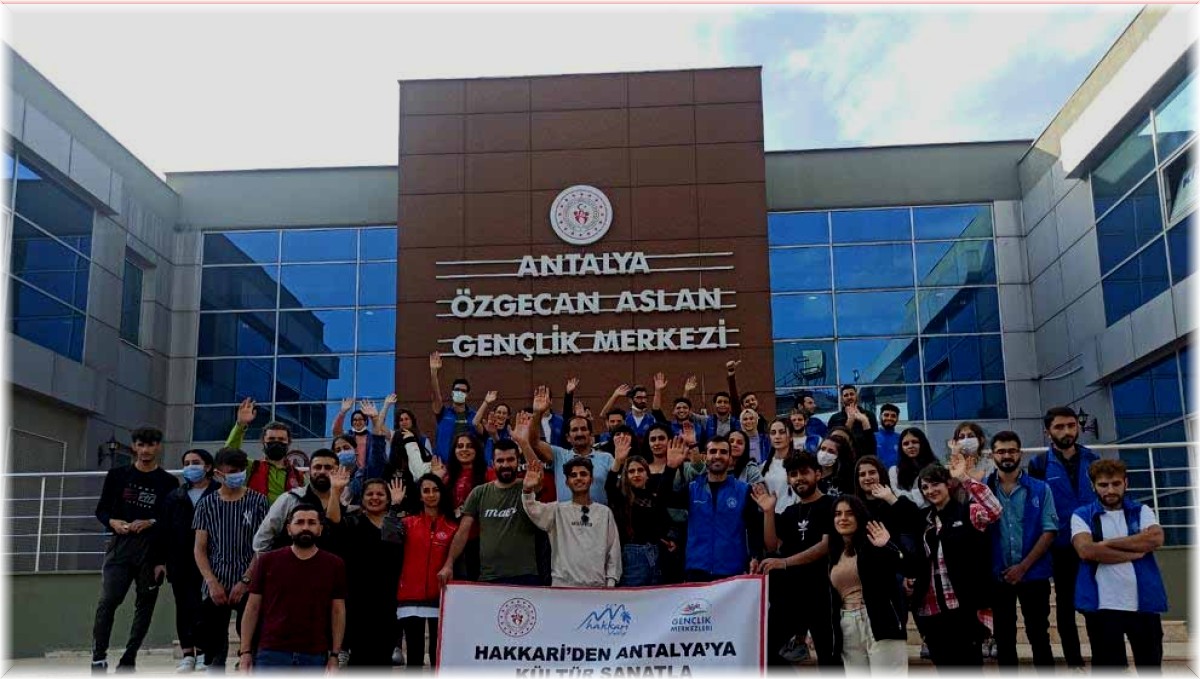 Hakkarili gençler Antalya'dan mutlu döndü