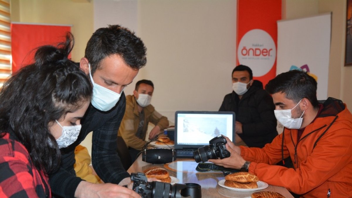 Hakkarili gençler fotoğrafçılık öğreniyor