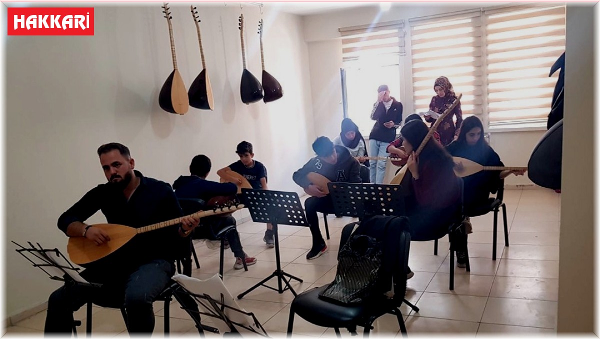 Hakkarili gençler sanat öğreniyor