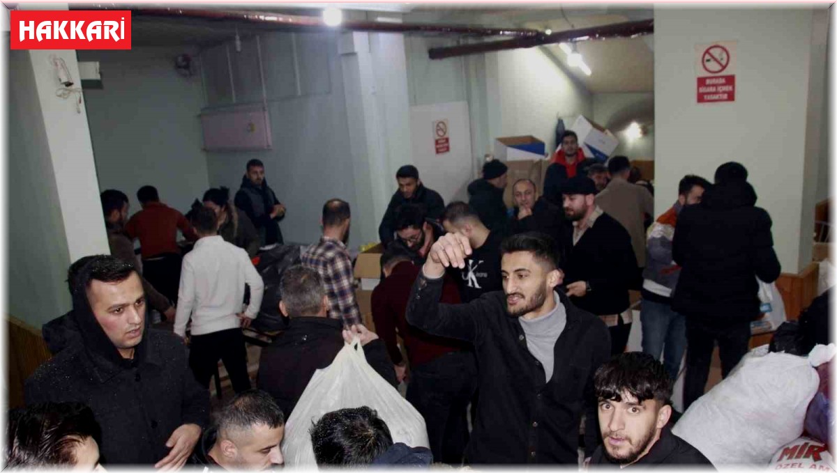 Hakkarili gençlerden depremzedelere için yardım kampanyası