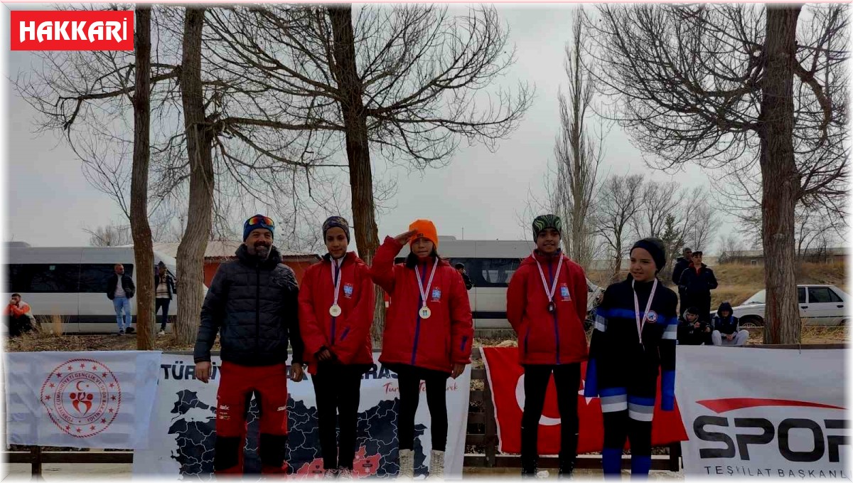 Hakkarili kayakçılar Erzurum'da 26 madalya ile döndü