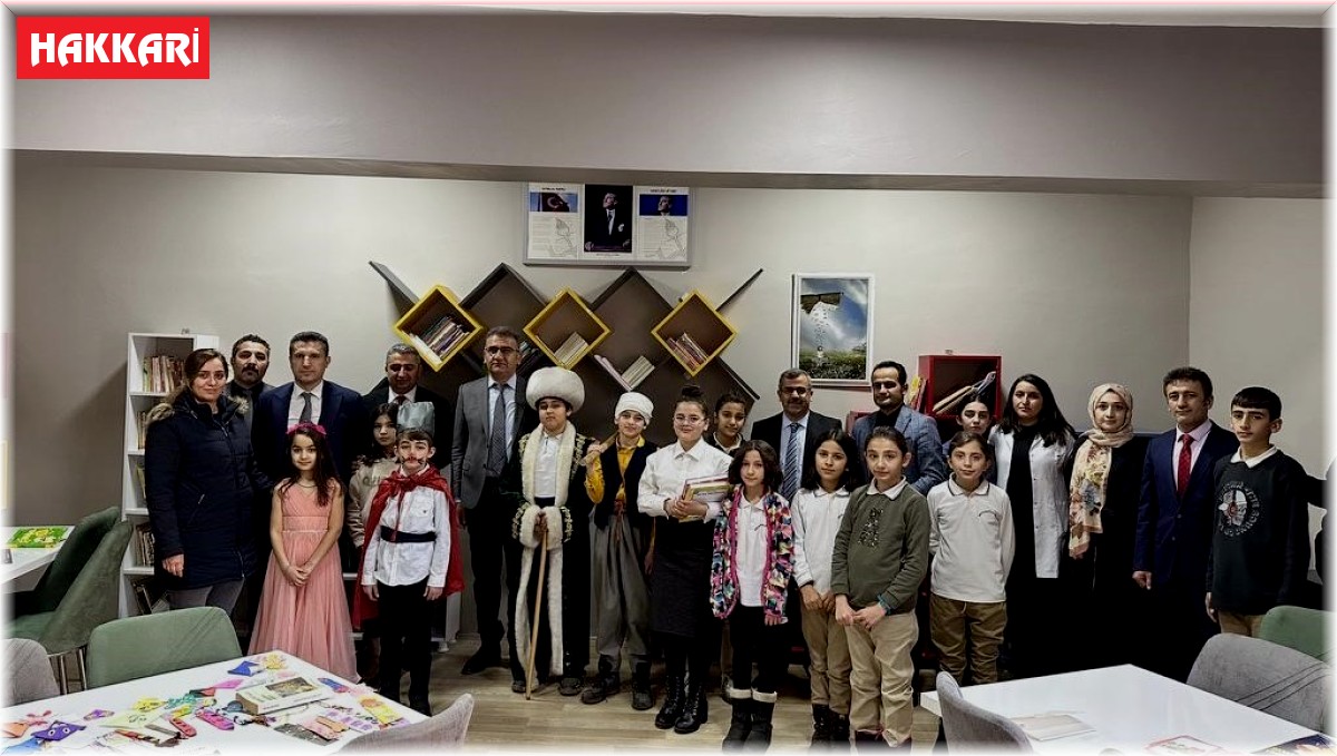 Hakkarili öğrenciler okuma alışkanlığı için roman kahramanlarını canlandılar