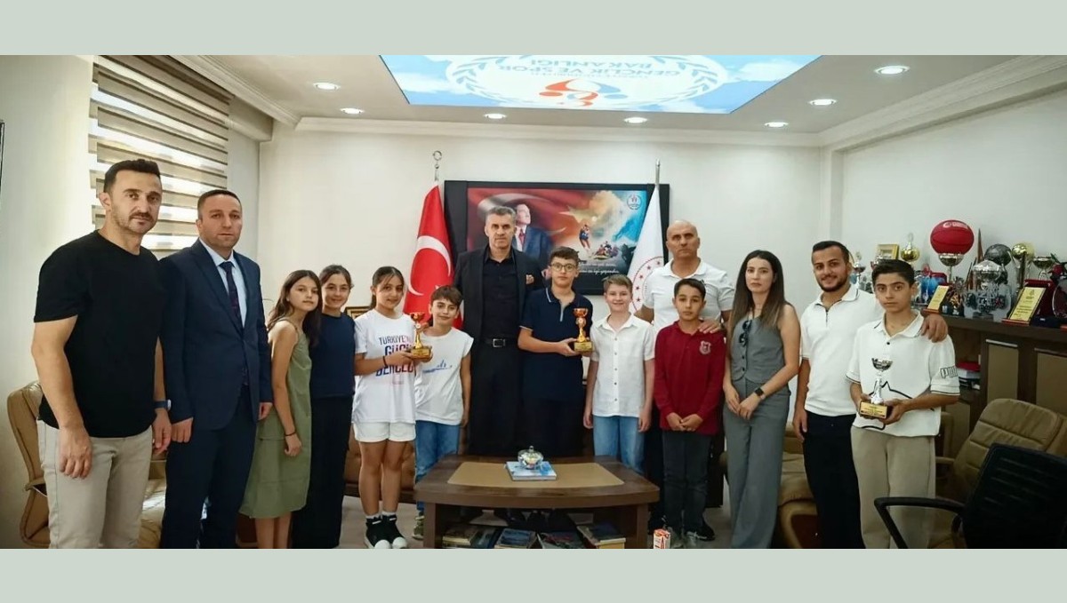 Hakkarili sporcular Triatlon 3. Etap Bölge Finaline katıldı