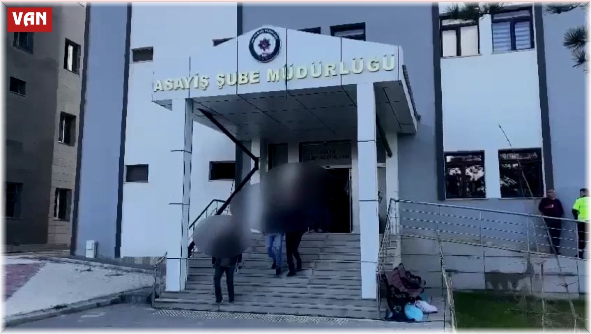 Haklarında 25 yıl 10 ay kesinleşmiş hapis cezası bulunan biri cezaevi firarisi 2 hükümlü tutuklandı