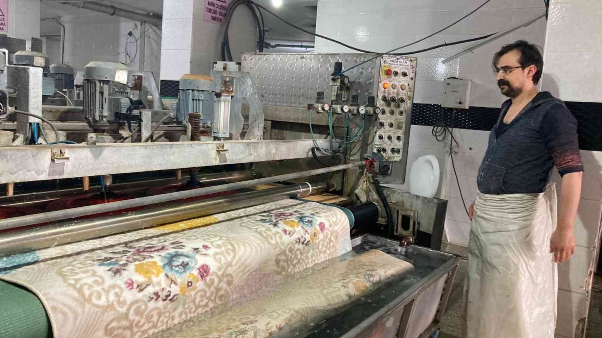 Halı yıkamacılarda bayram mesaisi