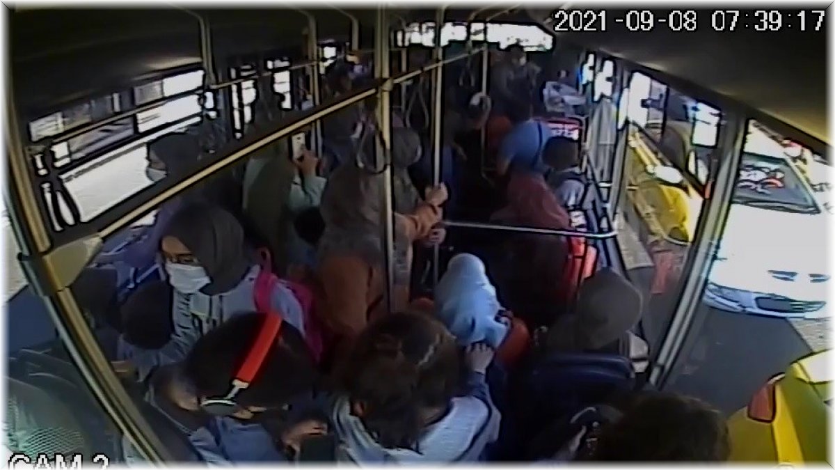 Halk otobüsü şoförü, baygınlık geçiren yolcuyu hastaneye yetiştirdi