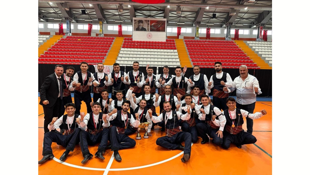 Halk oyunları yarışmasında Erzincangücü Spor Kulübü, gençler ve büyükler kategorisinde şampiyon oldu